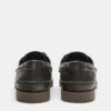 Abgetragene Schuhe mit Schnürung Abgetragene Schuhe mit Schnürung