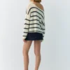 Asymmetrischer Feinstrickpullover Asymmetrischer Feinstrickpullover