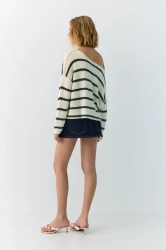 Asymmetrischer Feinstrickpullover