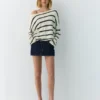 Asymmetrischer Feinstrickpullover Asymmetrischer Feinstrickpullover