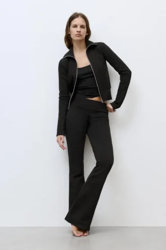 Ausgestellte Hose