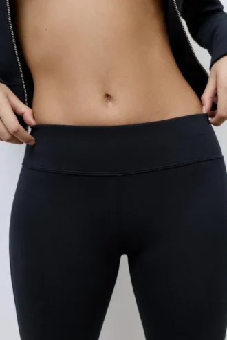 Ausgestellte Hose