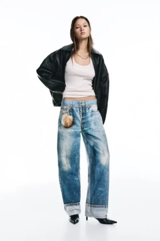 Baggy-Jeans mit Aufdruck