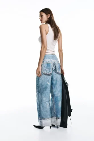 Baggy-Jeans mit Aufdruck