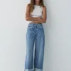 Baggy-Jeans mit gekreuztem Bund Baggy-Jeans mit gekreuztem Bund