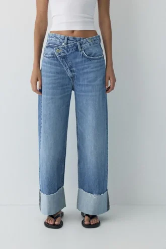 Baggy-Jeans mit gekreuztem Bund