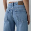 Baggy-Jeans mit gekreuztem Bund Baggy-Jeans mit gekreuztem Bund