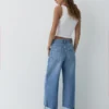 Baggy-Jeans mit gekreuztem Bund Baggy-Jeans mit gekreuztem Bund