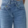 Baggy-Jeans mit gekreuztem Bund Baggy-Jeans mit gekreuztem Bund