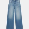 Baggy-Jeans mit geradem Bein und Strasssteinen