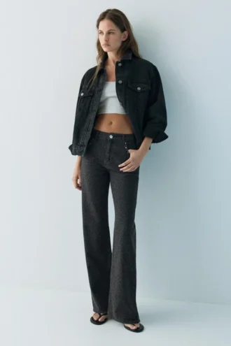 Baggy-Jeans mit Leopardenmuster und Nieten