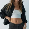 Baggy-Jeans mit Leopardenmuster und Nieten