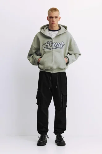 Bequeme Jogginghose mit mehreren Taschen Bequeme Jogginghose mit mehreren Taschen