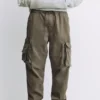 Bequeme Jogginghose mit mehreren Taschen Bequeme Jogginghose mit mehreren Taschen