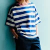 Blau gestreiftes T-Shirt Blau gestreiftes T-Shirt