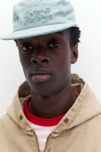Blaue 5-Panel-Cap mit Stickerei