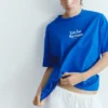 Blaues T-Shirt mit Grafik und Slogan Blaues T-Shirt mit Grafik und Slogan
