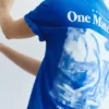 Blaues T-Shirt mit Grafik und Slogan Blaues T-Shirt mit Grafik und Slogan