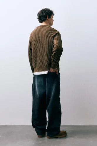 Brauner Autonomous-Pullover