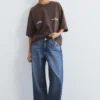 Braunes Kurzarm-T-Shirt mit Slogan
