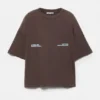 Braunes Kurzarm-T-Shirt mit Slogan