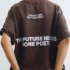 Braunes Kurzarm-T-Shirt mit Slogan
