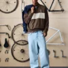 Braunes Sweatshirt mit Reißverschluss und Kragen Braunes Sweatshirt mit Reißverschluss und Kragen
