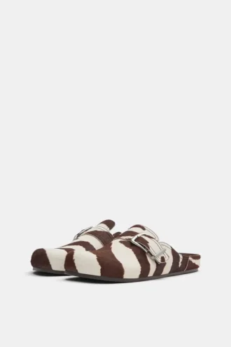 Clogs aus Rindsleder mit Schnalle