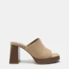Clogs mit hohem Absatz Clogs mit hohem Absatz