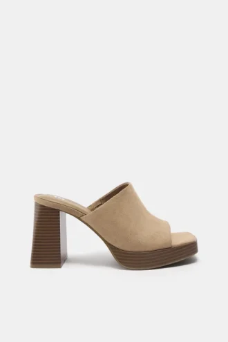 Clogs mit hohem Absatz