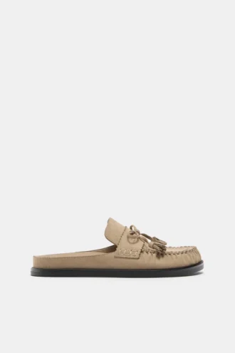 Clogs mit Quaste