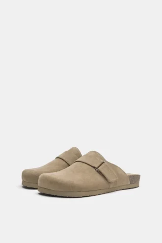 Clogs mit Schnalle