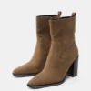 Cowboy-Stiefel mit Absatz Cowboy-Stiefel mit Absatz