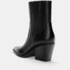 Cowboy-Stiefel mit Absatz Cowboy-Stiefel mit Absatz