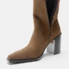 Cowboy-Stiefel mit Absatz Cowboy-Stiefel mit Absatz