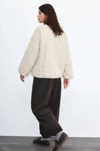 Daunenjacke mit Druckknöpfen