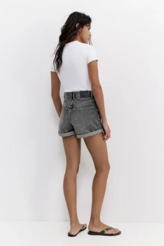 Denim-Mom-Shorts mit Umschlag