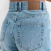 Denim-Mom-Shorts mit Umschlag Denim-Mom-Shorts mit Umschlag