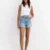 Denim-Mom-Shorts mit Umschlag Denim-Mom-Shorts mit Umschlag