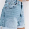 Denim-Mom-Shorts mit Umschlag Denim-Mom-Shorts mit Umschlag