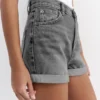 Denim-Mom-Shorts mit Umschlag Denim-Mom-Shorts mit Umschlag