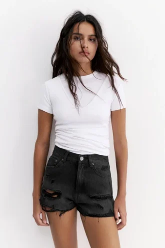 Denim-Shorts mit Rissen