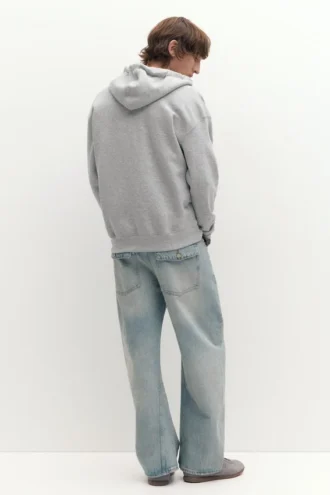 Einfacher Kapuzenpullover mit Reißverschluss