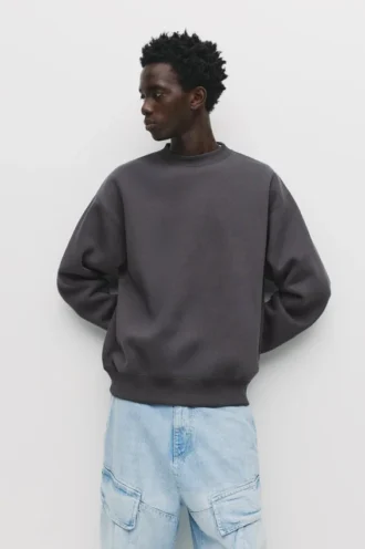 Einfaches Sweatshirt mit Rundhalsausschnitt