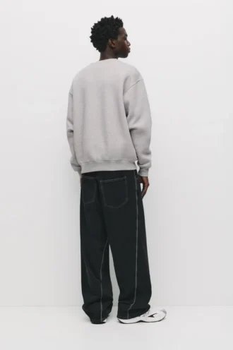 Einfaches Sweatshirt mit Rundhalsausschnitt