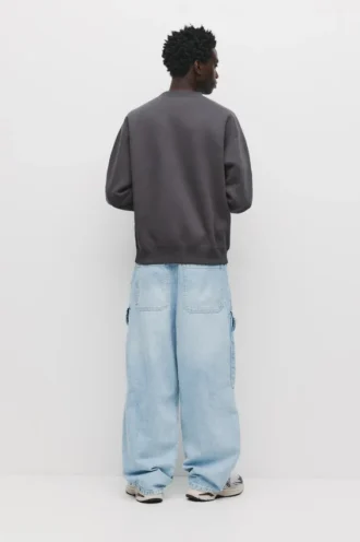 Einfaches Sweatshirt mit Rundhalsausschnitt