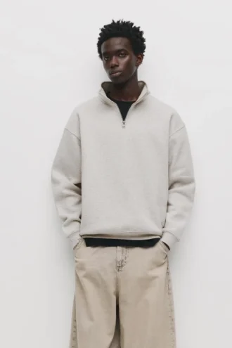 Einfaches Sweatshirt mit Viertelreißverschluss