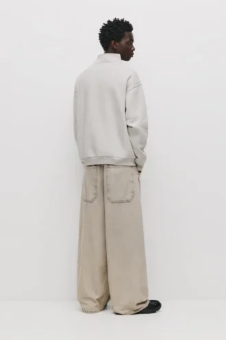 Einfaches Sweatshirt mit Viertelreißverschluss