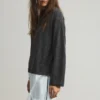 Feiner Pullover mit kombinierter Spitze Feiner Pullover mit kombinierter Spitze