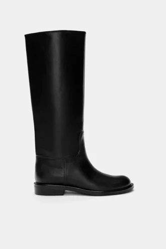 Flache kniehohe Stiefel